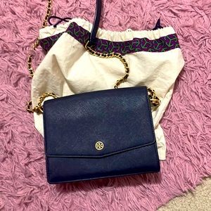 Tory Burch navy blue cross bag.